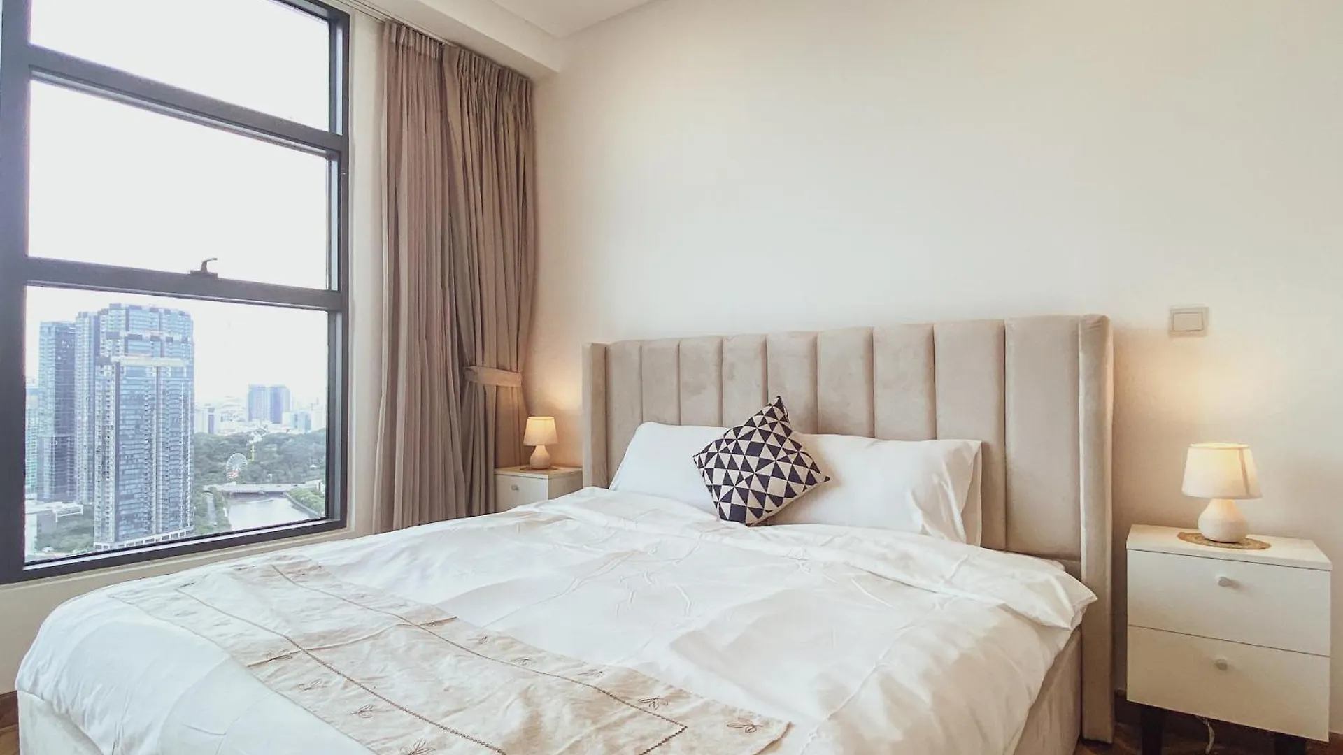 Zeus Living - Cozy 3 Bedroom In Sunwah Pearl Ho Chi Minh City Vietnam
