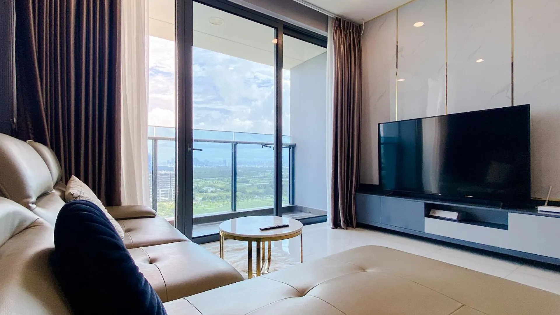 Zeus Living - Cozy 3 Bedroom In Sunwah Pearl Ho Chi Minh City 0*,  Vietnam
