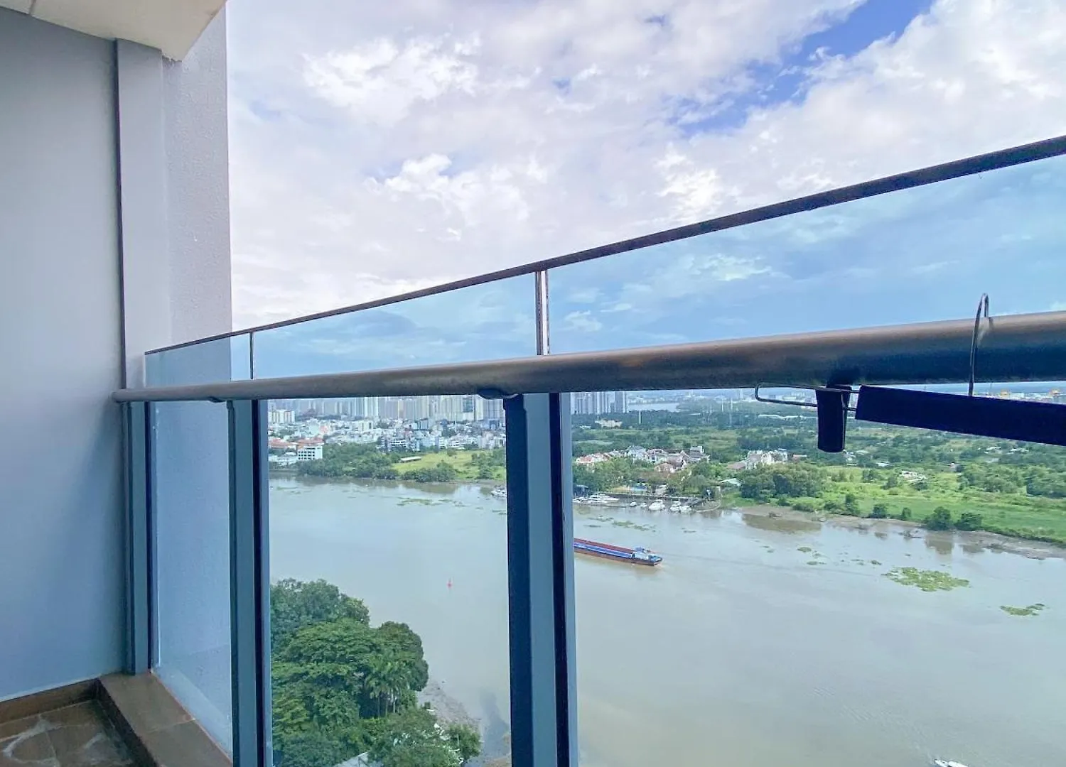 Zeus Living - Cozy 3 Bedroom In Sunwah Pearl Ho Chi Minh City 0*,  Vietnam