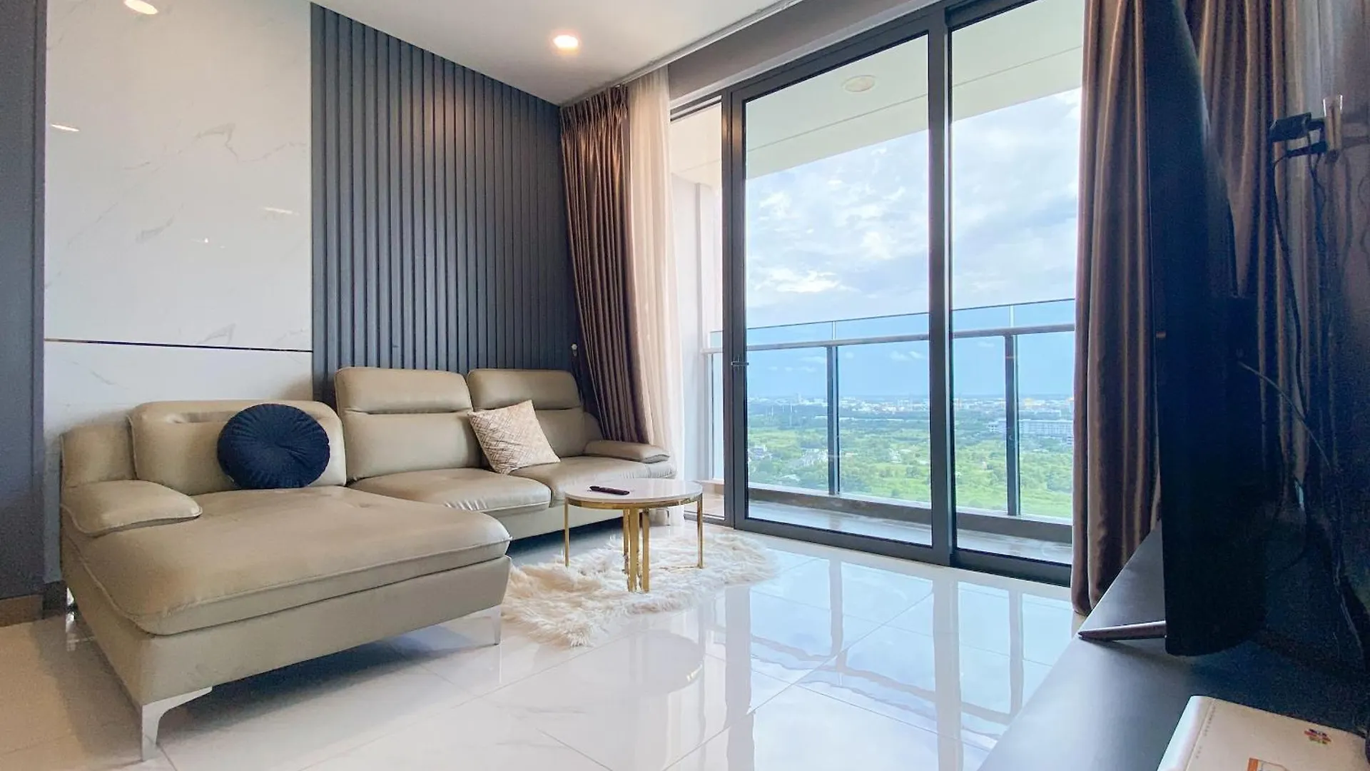 Zeus Living - Cozy 3 Bedroom In Sunwah Pearl Ho Chi Minh City Apartment