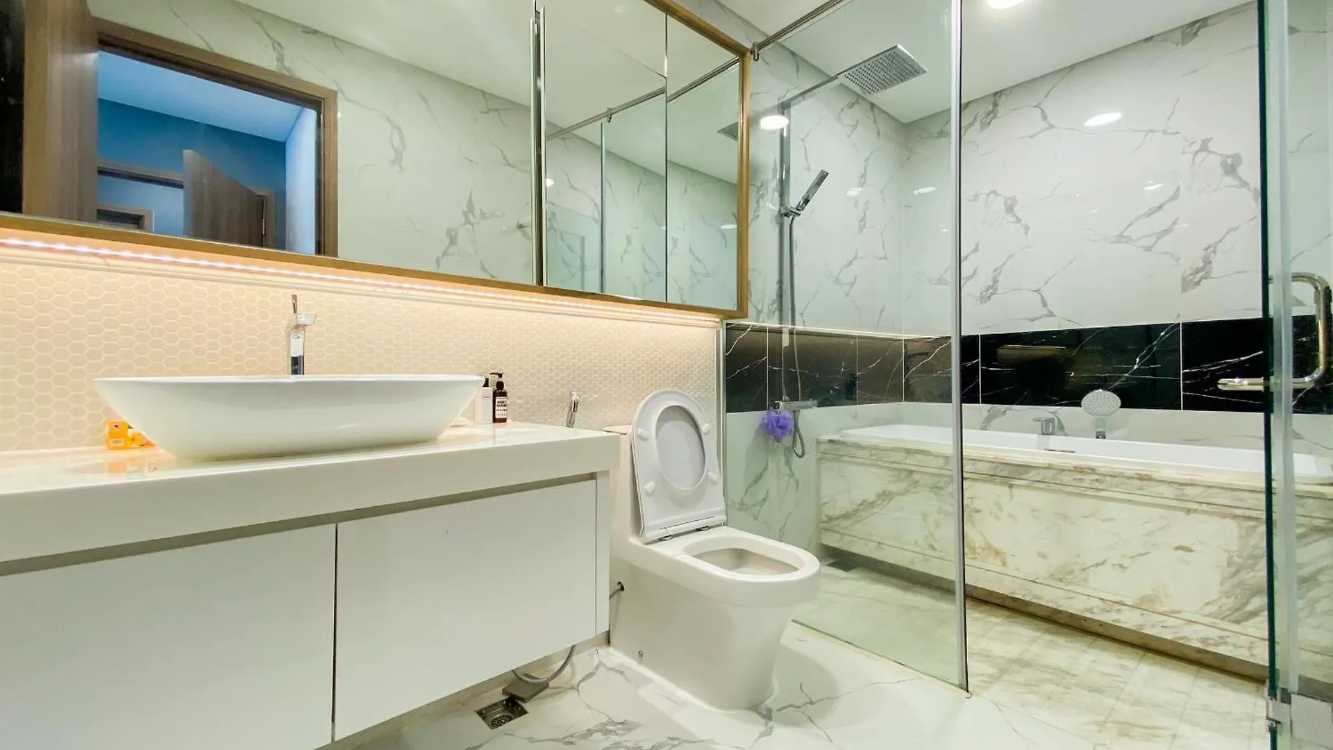 Zeus Living - Cozy 3 Bedroom In Sunwah Pearl Ho Chi Minh City 0*,  Vietnam