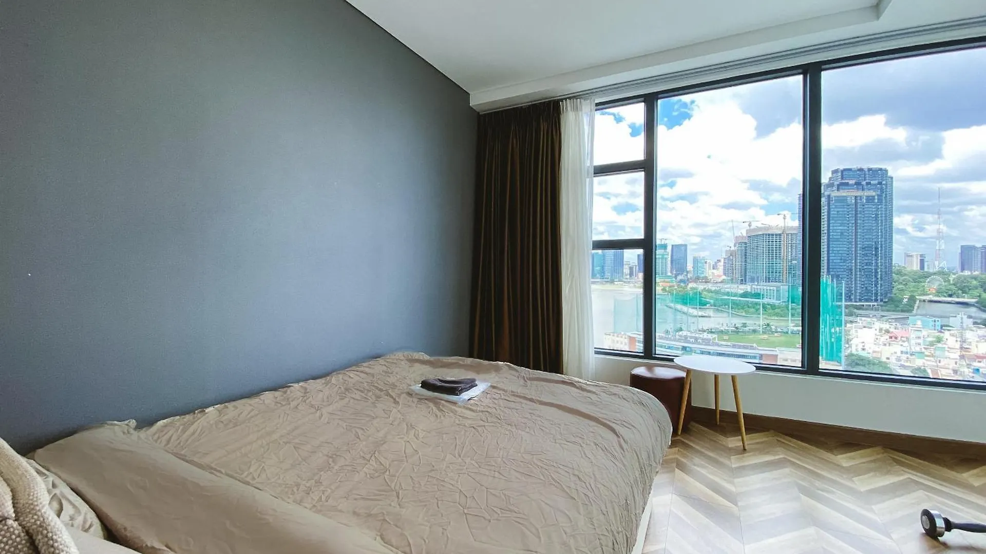 Zeus Living - Cozy 3 Bedroom In Sunwah Pearl Ho Chi Minh City Vietnam