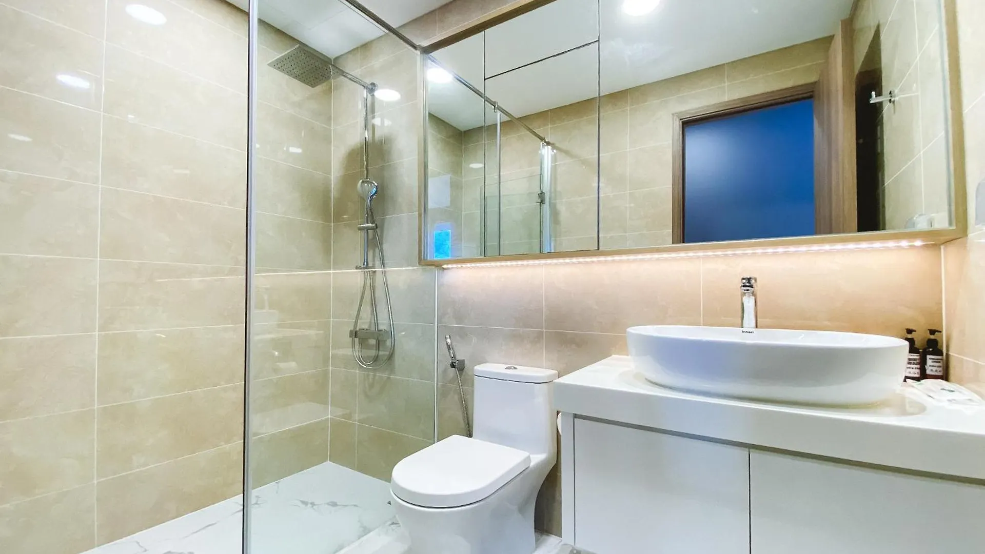 Apartment Zeus Living - Cozy 3 Bedroom In Sunwah Pearl Ho Chi Minh City Vietnam
