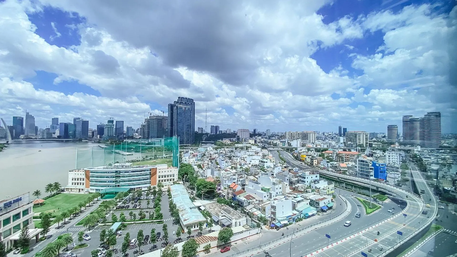Apartment Zeus Living - Cozy 3 Bedroom In Sunwah Pearl Ho Chi Minh City